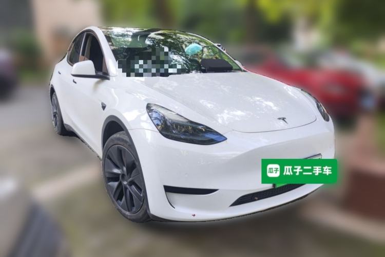 Used Tesla Model Y 2023 Rear-Wheel-Drive Version Front Right 45 Deg