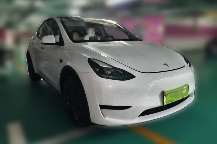 Used Tesla Model Y 2023 Rear-Wheel-Drive Version Front Right 45 Deg