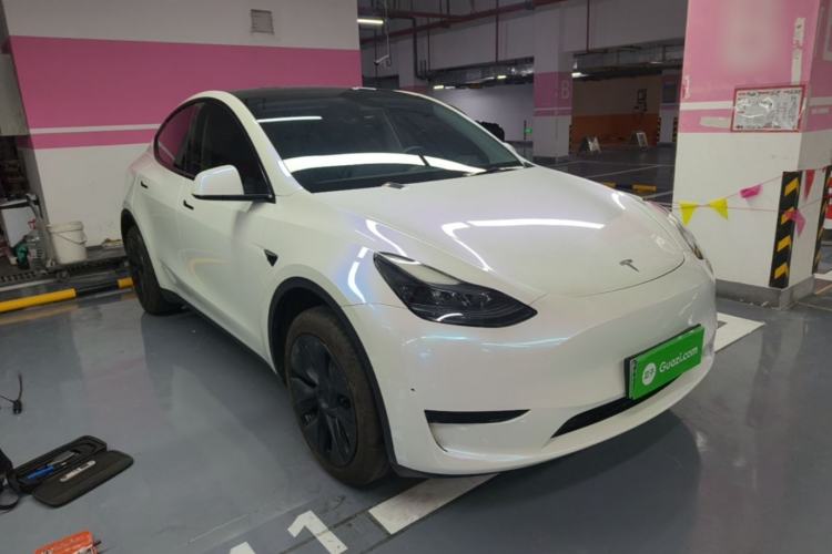 Used Tesla Model Y 2023 Rear-Wheel-Drive Version Front Right 45 Deg