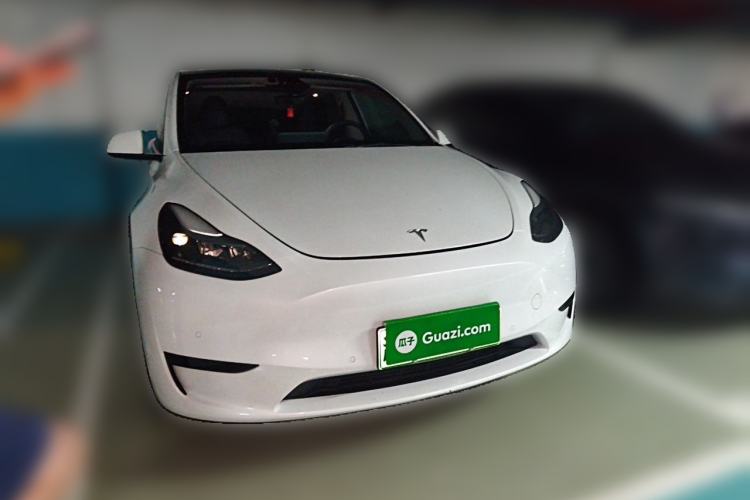 Used Tesla Model Y 2023 Rear-Wheel-Drive Version Front Right 45 Deg