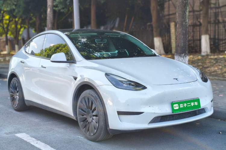 Used Tesla Model Y 2023 Rear-Wheel-Drive Version Front Right 45 Deg