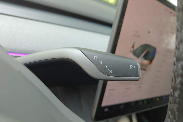 Used Tesla Model Y 2023 High-Performance All-Wheel-Drive Version Gear Lever