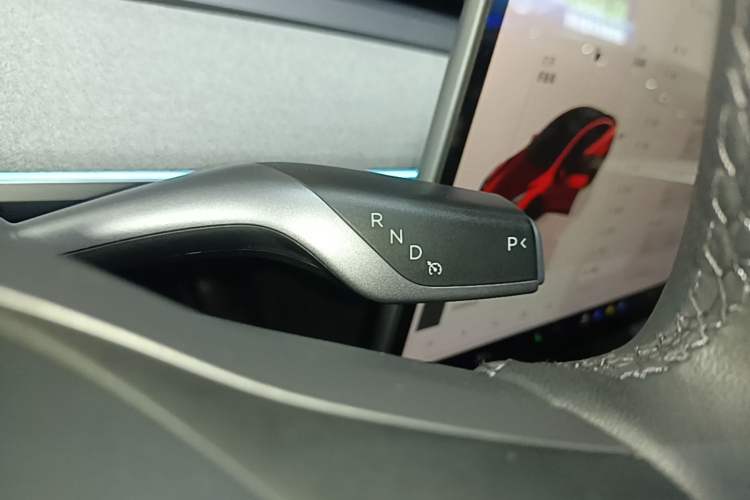 Used Tesla Model Y 2023 High-Performance All-Wheel-Drive Version Gear Lever