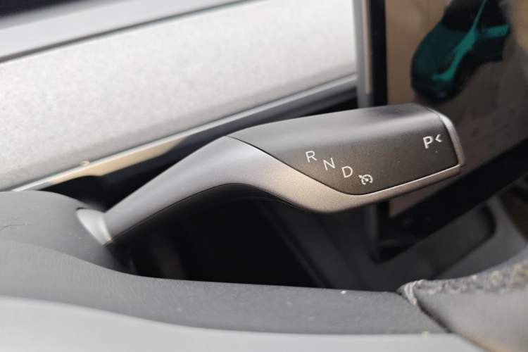 Used Tesla Model Y 2023 Long-Range All-Wheel-Drive Version Gear Lever