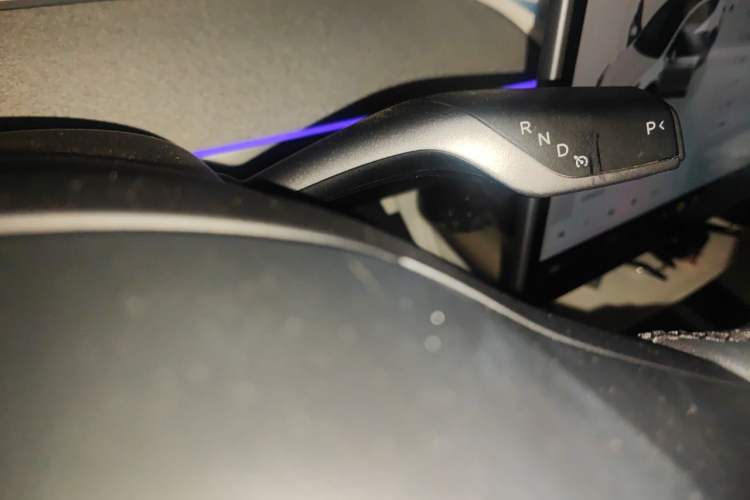 Used Tesla Model Y 2023 Long-Range All-Wheel-Drive Version Gear Lever