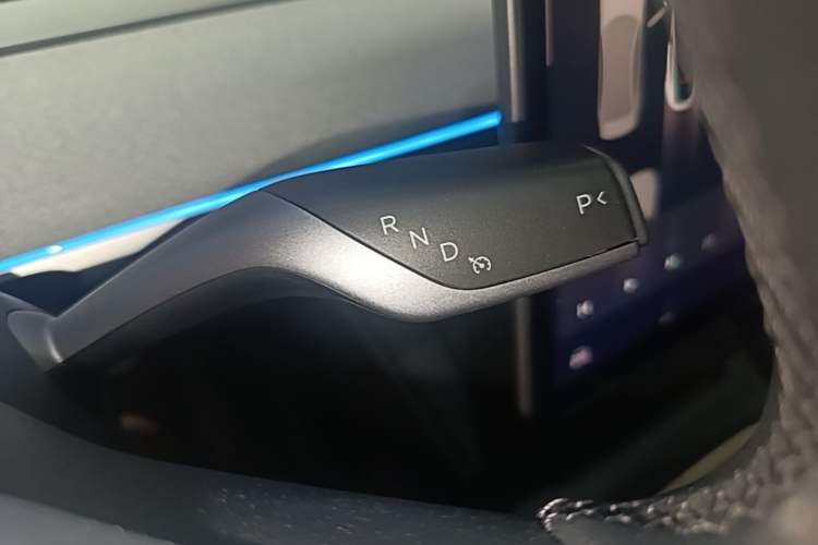 Used Tesla Model Y 2023 Long-Range All-Wheel-Drive Version Gear Lever