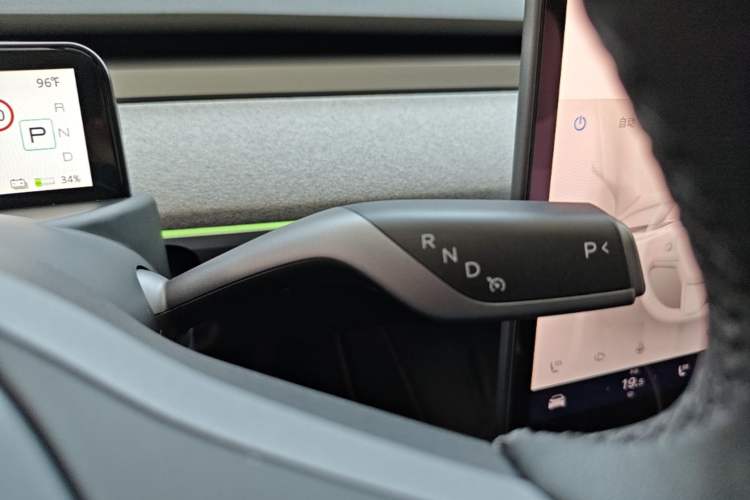 Used Tesla Model Y 2023 Long-Range All-Wheel-Drive Version Gear Lever
