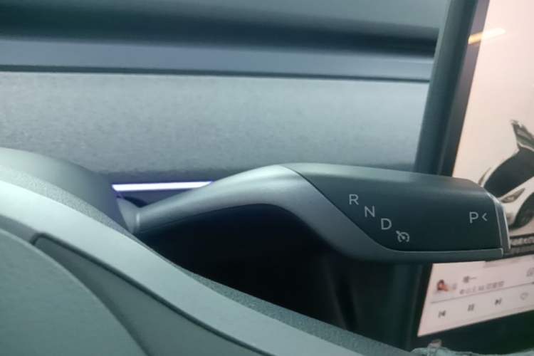 Used Tesla Model Y 2023 Long-Range All-Wheel-Drive Version Gear Lever
