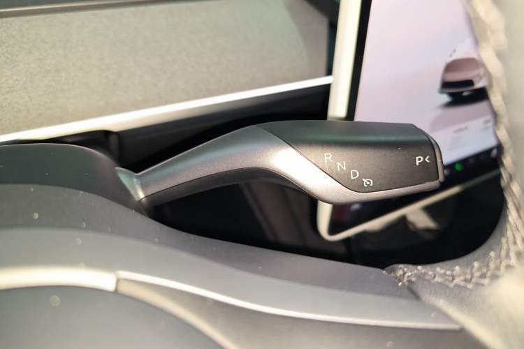 Used Tesla Model Y 2023 High-Performance All-Wheel-Drive Version Gear Lever