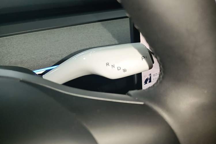 Used Tesla Model Y 2023 Long-Range All-Wheel-Drive Version Gear Lever