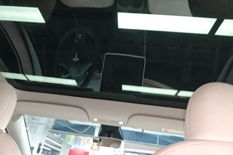 Used Tesla Model Y 2023 Long-Range All-Wheel-Drive Version Headliner
