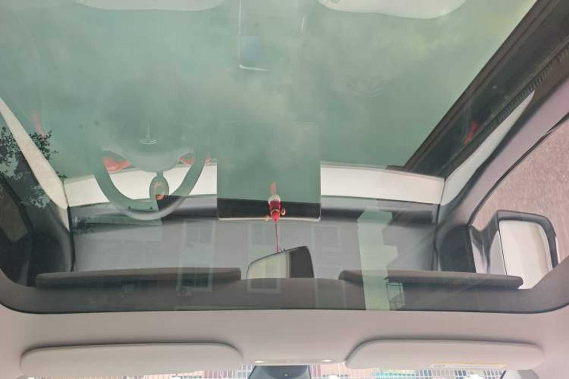 Used Tesla Model Y 2023 High-Performance All-Wheel-Drive Version Headliner