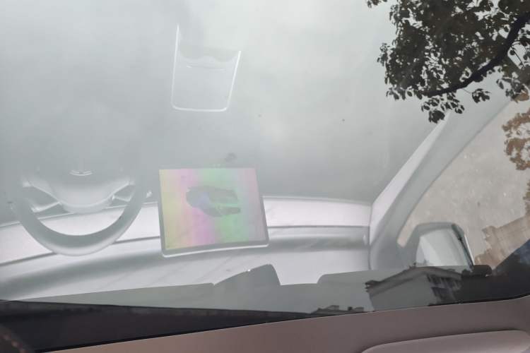 Used Tesla Model Y 2023 Long-Range All-Wheel-Drive Version Headliner