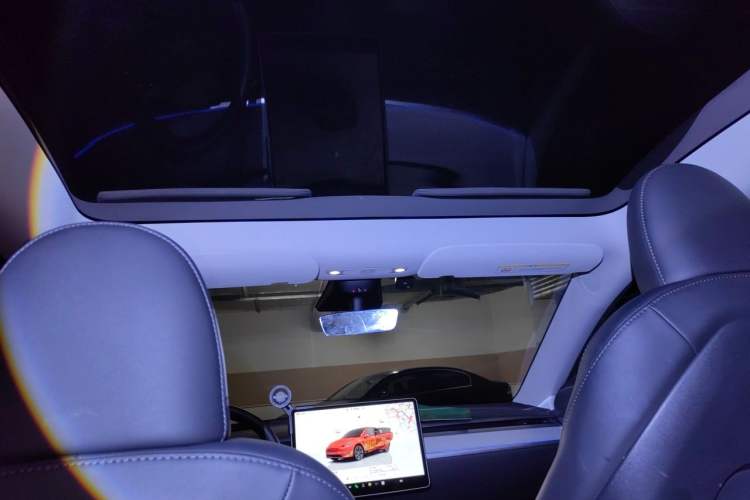 Used Tesla Model Y 2023 Long-Range All-Wheel-Drive Version Headliner