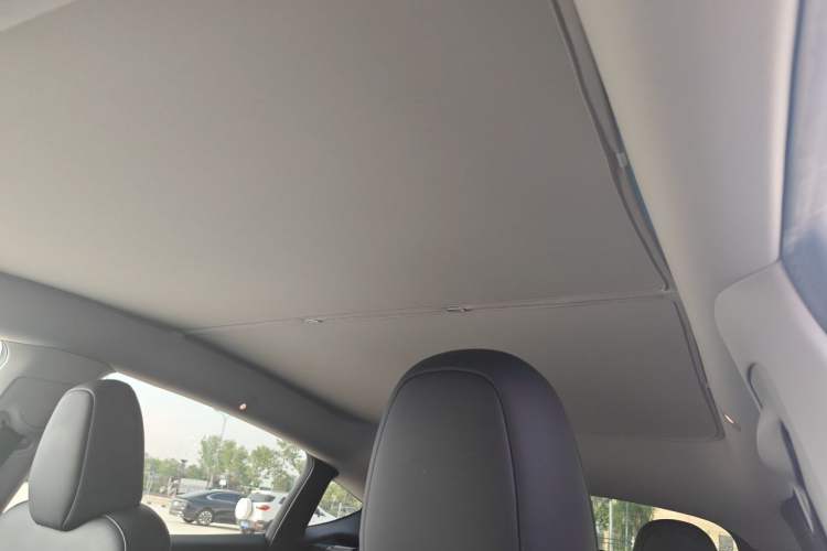 Used Tesla Model Y 2023 Rear-Wheel-Drive Version Headliner
