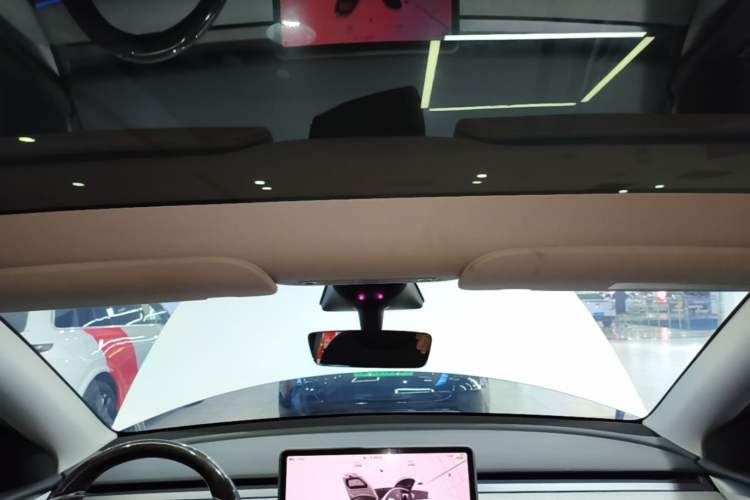 Used Tesla Model Y 2023 Long-Range All-Wheel-Drive Version Headliner