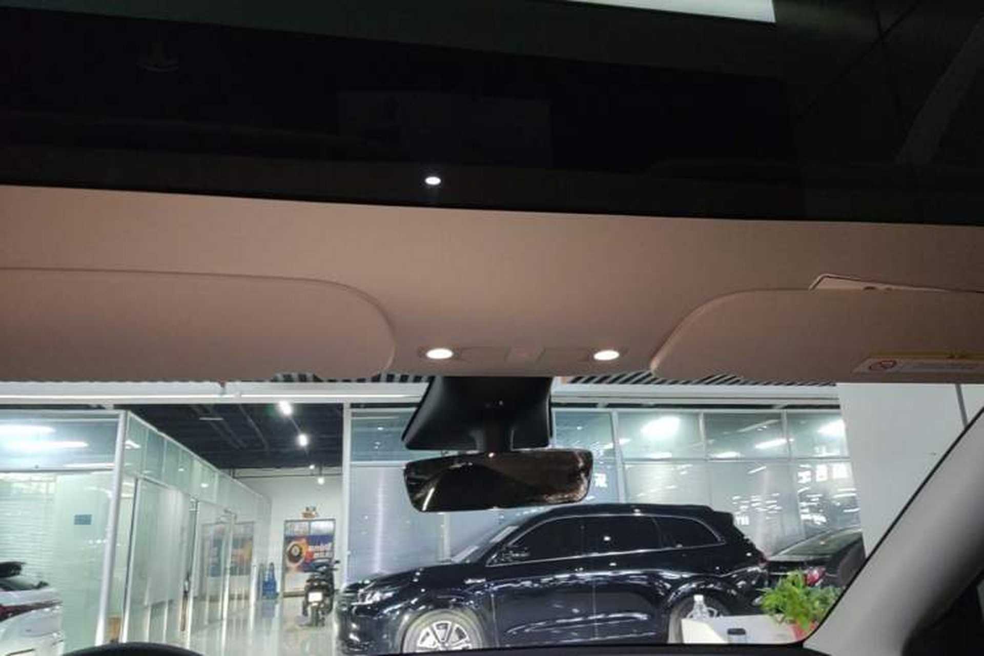 Used Tesla Model Y 2023 Long-Range All-Wheel-Drive Version Headliner