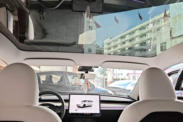 Used Tesla Model Y 2023 Rear-Wheel-Drive Version Headliner