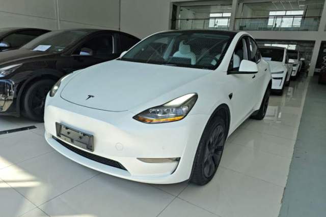 Used Tesla Model Y 2023 Long-Range All-Wheel-Drive Version