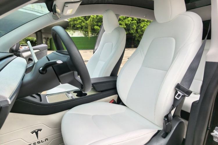 Used Tesla Model Y 2023 Long-Range All-Wheel-Drive Version Interior 1