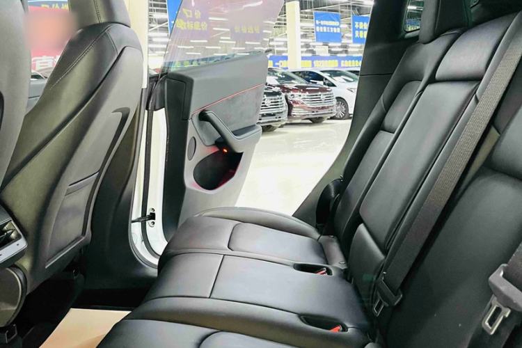 Used Tesla Model Y 2023 High-Performance All-Wheel-Drive Version Interior 1