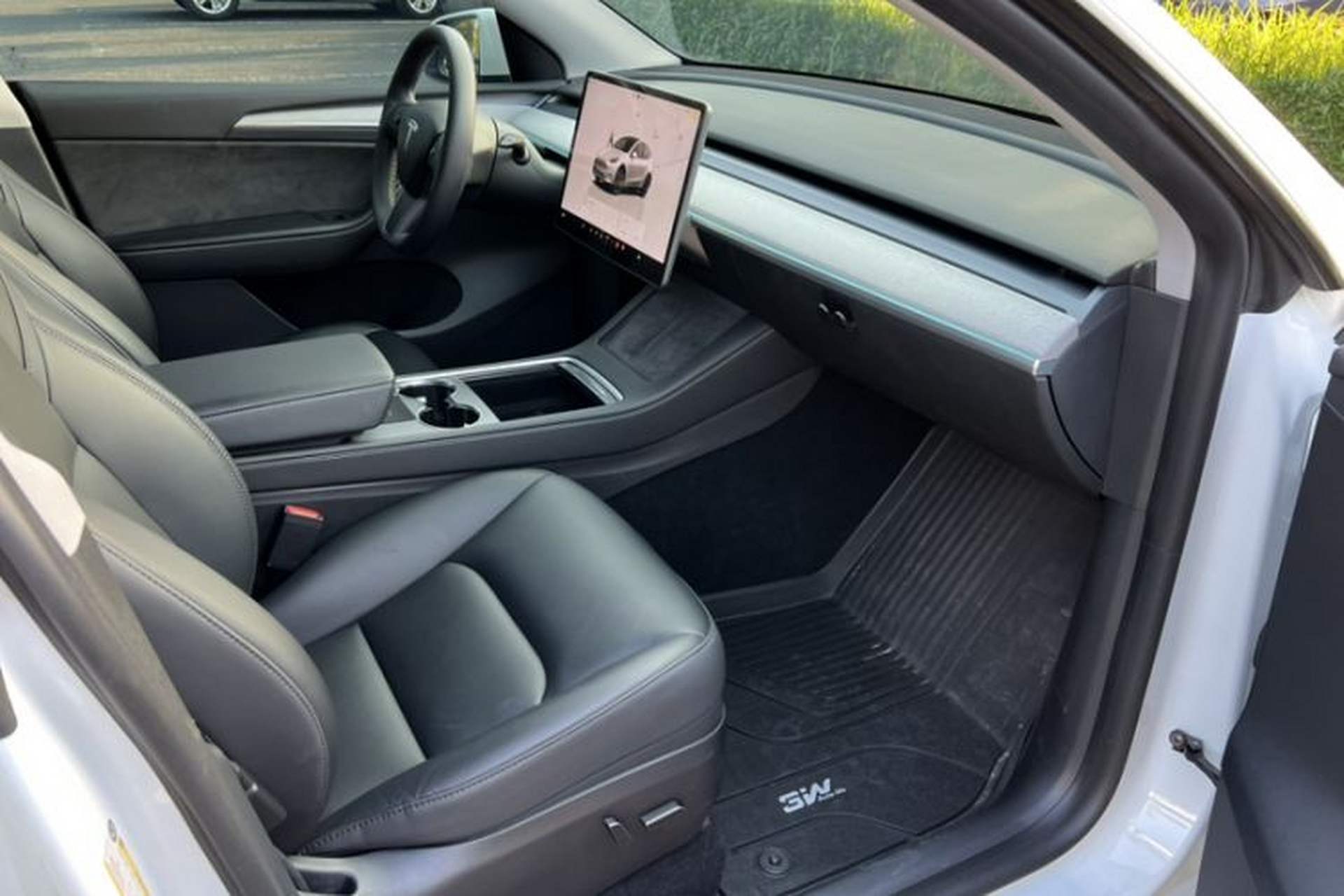 Used Tesla Model Y 2023 Rear-Wheel-Drive Version Interior 1