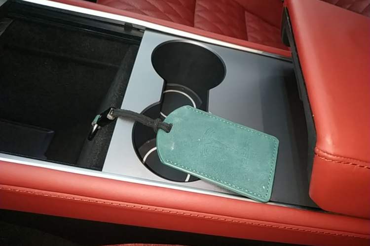 Used Tesla Model Y 2023 Long-Range All-Wheel-Drive Version Interior 1