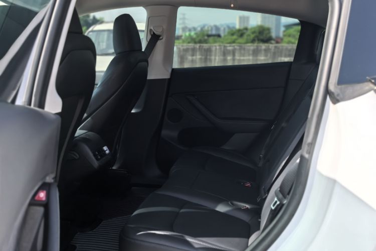 Used Tesla Model Y 2023 Rear-Wheel-Drive Version Interior 1