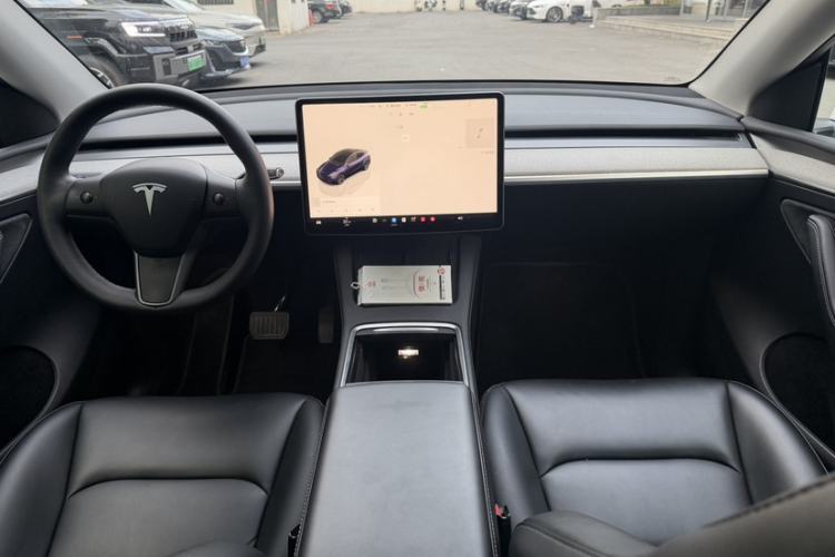 Used Tesla Model Y 2023 Long-Range All-Wheel-Drive Version Interior 1