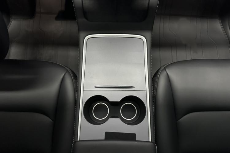 Used Tesla Model Y 2023 Rear-Wheel-Drive Version Interior 1
