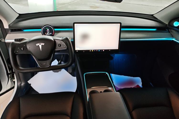 Used Tesla Model Y 2023 Rear-Wheel-Drive Version Interior 2