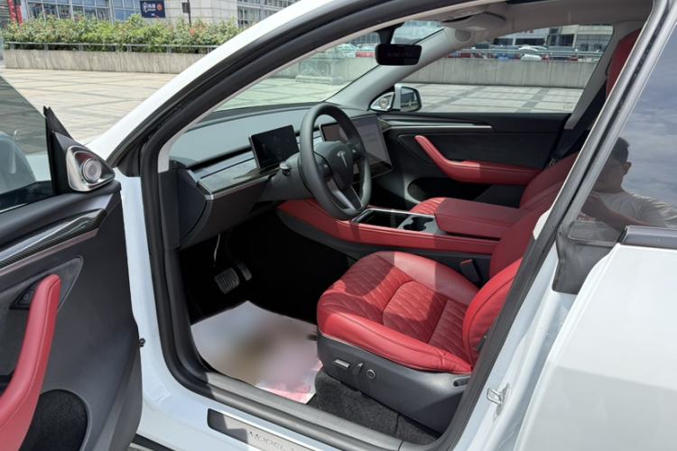 Used Tesla Model Y 2023 Long-Range All-Wheel-Drive Version Interior 2