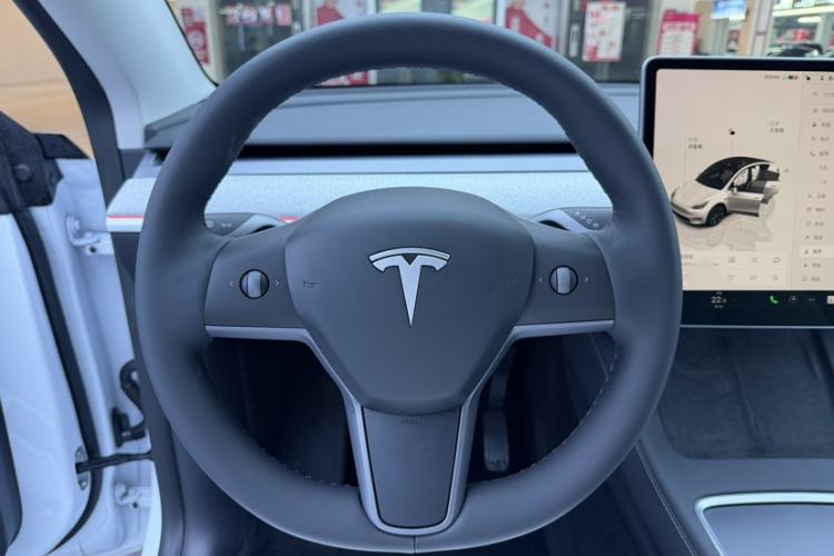 Used Tesla Model Y 2023 Rear-Wheel-Drive Version Interior 2