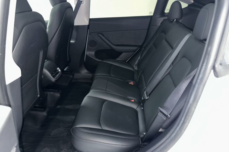 Used Tesla Model Y 2023 Rear-Wheel-Drive Version Interior 2