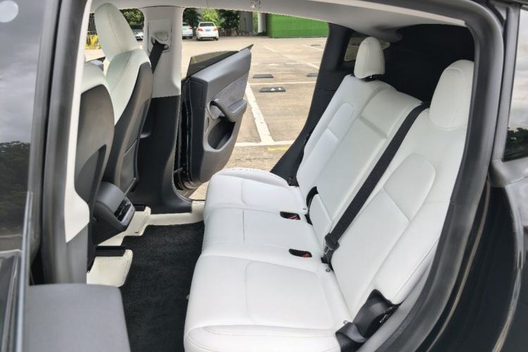 Used Tesla Model Y 2023 Long-Range All-Wheel-Drive Version Interior 3