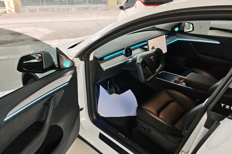 Used Tesla Model Y 2023 Rear-Wheel-Drive Version Interior 3