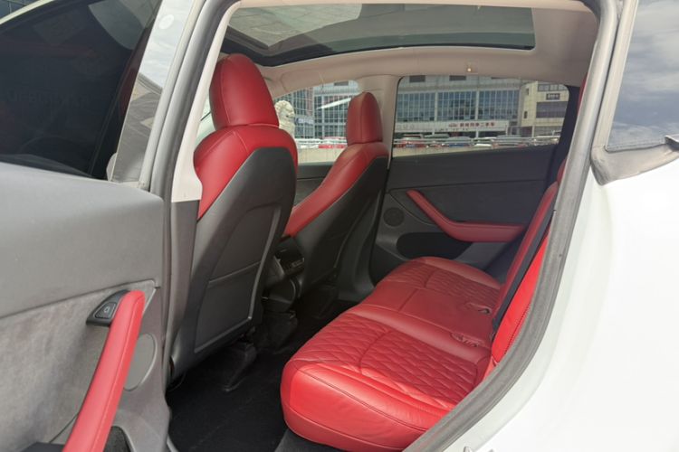 Used Tesla Model Y 2023 Long-Range All-Wheel-Drive Version Interior 3
