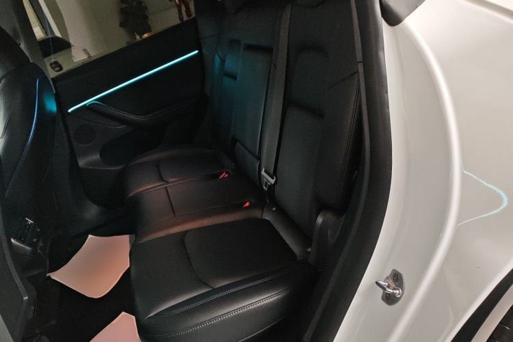 Used Tesla Model Y 2023 Rear-Wheel-Drive Version Interior 4