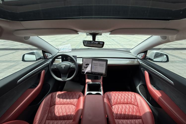 Used Tesla Model Y 2023 Long-Range All-Wheel-Drive Version Interior 4