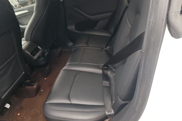 Used Tesla Model Y 2023 Long-Range All-Wheel-Drive Version Interior 4