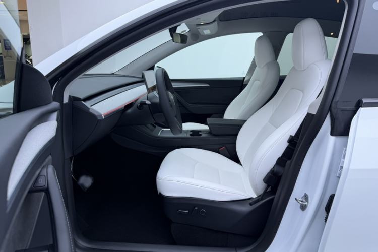 Used Tesla Model Y 2023 Rear-Wheel-Drive Version Interior 4