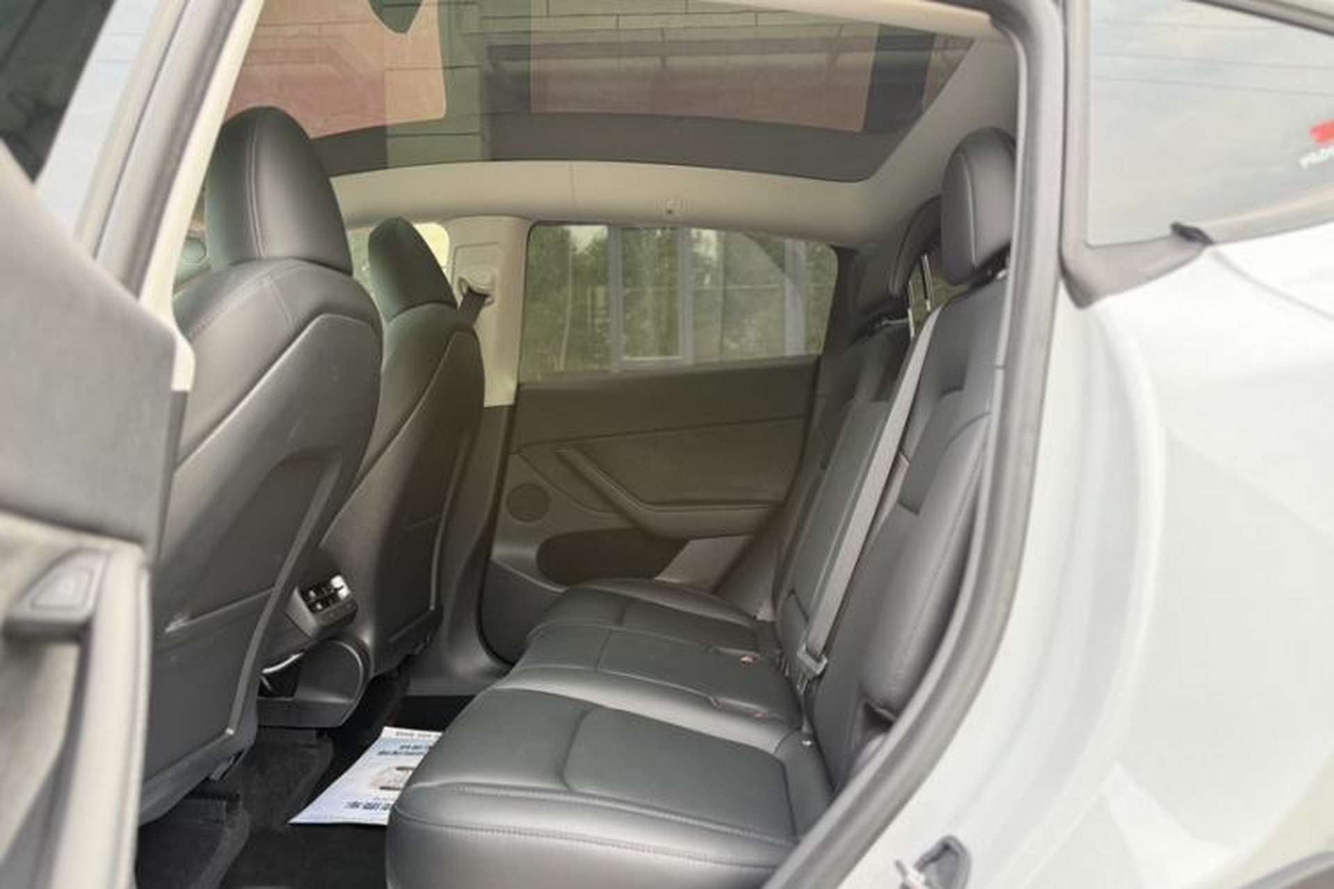 Used Tesla Model Y 2023 Long-Range All-Wheel-Drive Version Interior 4