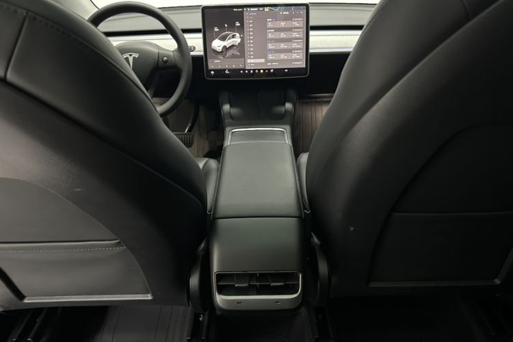 Used Tesla Model Y 2023 Rear-Wheel-Drive Version Interior 4