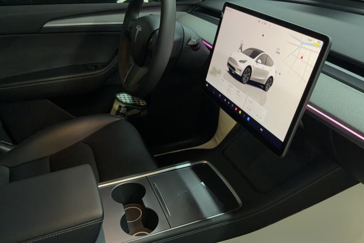 Used Tesla Model Y 2023 Rear-Wheel-Drive Version Interior 4