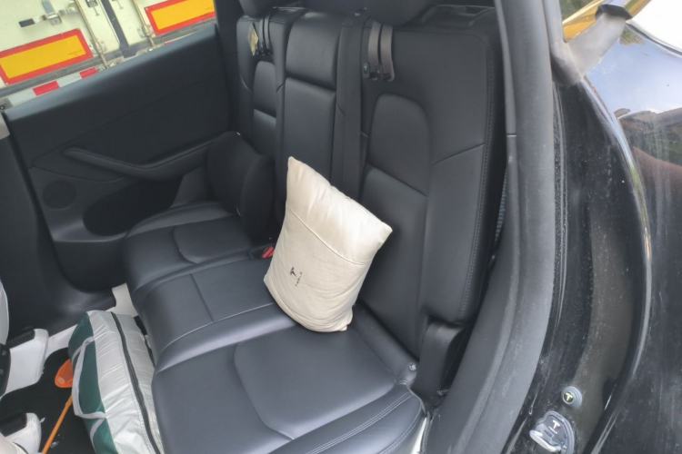 Used Tesla Model Y 2023 Rear-Wheel-Drive Version Interior 4