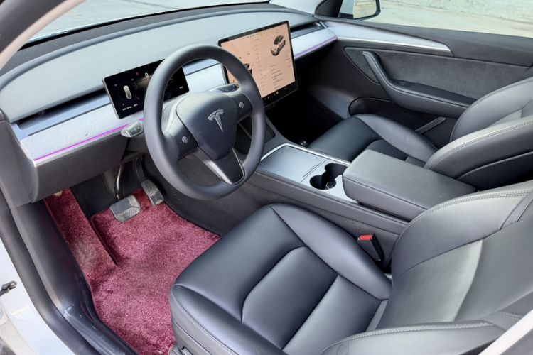 Used Tesla Model Y 2023 Rear-Wheel-Drive Version Interior 5