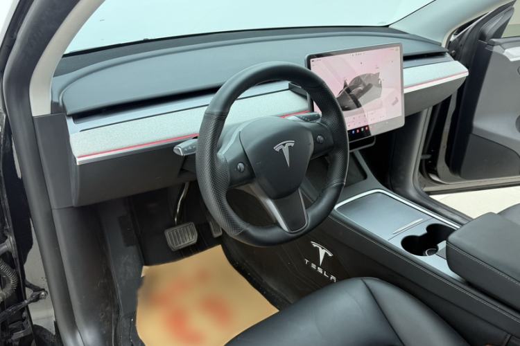 Used Tesla Model Y 2023 Rear-Wheel-Drive Version Interior 5