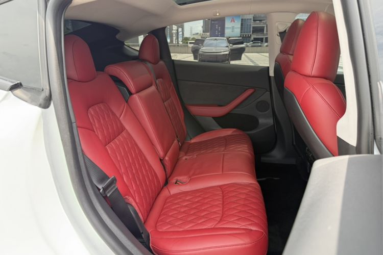 Used Tesla Model Y 2023 Long-Range All-Wheel-Drive Version Interior 5