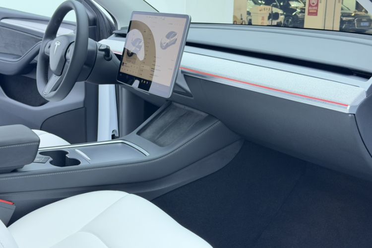 Used Tesla Model Y 2023 Rear-Wheel-Drive Version Interior 5