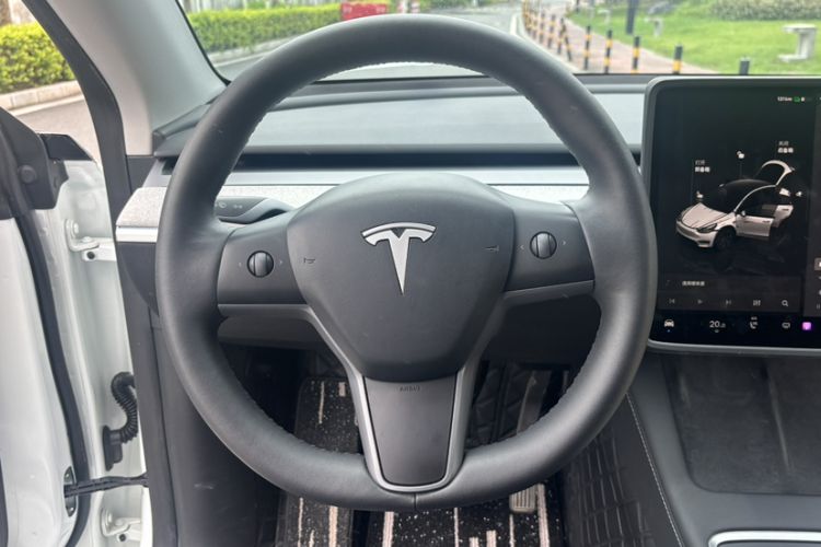 Used Tesla Model Y 2023 Rear-Wheel-Drive Version Interior 5